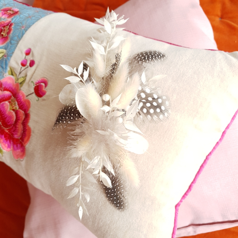Neutral Feather Hair Comb