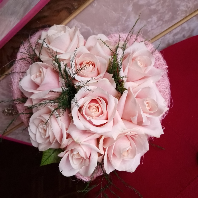 Heart shaped pink rose valentines bouquet