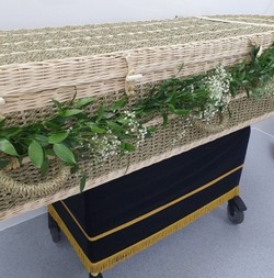 Gyp Casket Garland