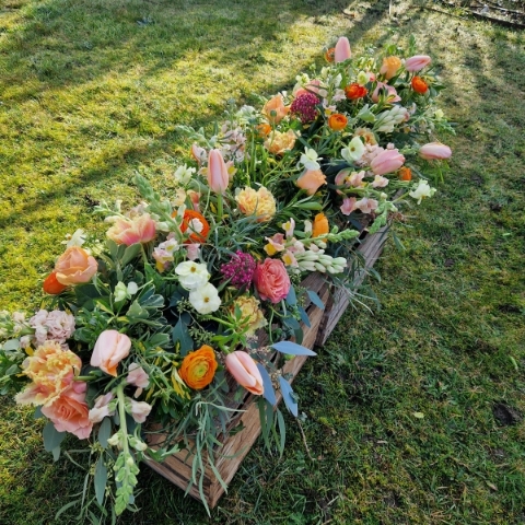 Coffin meadow box design, seasonal flowers in apricot tones